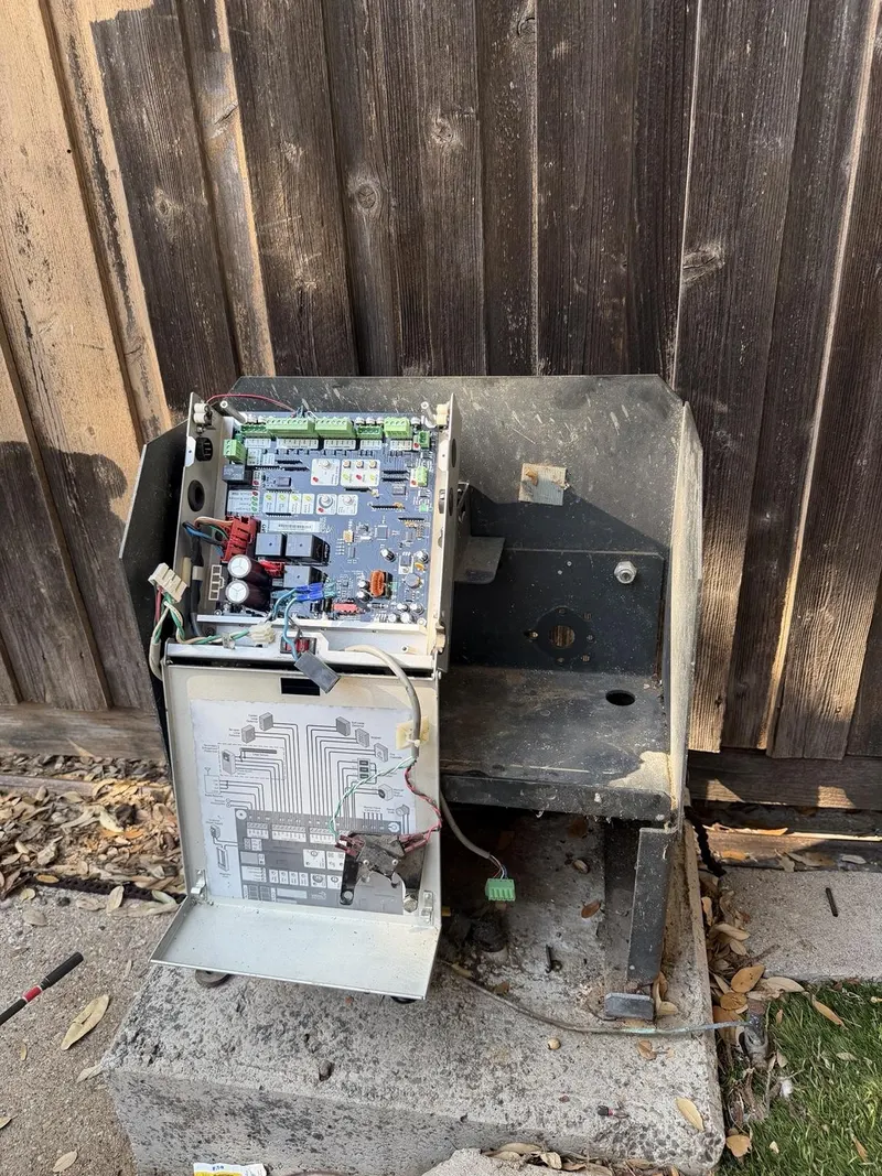 Viking gate repair in Richardson, Texas